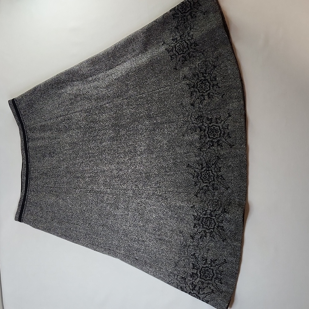 Eddie Bauer A-line Wool Blend Skirt. Snowflakes Boarder. Size 6
